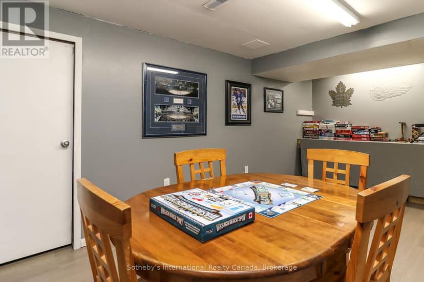 33 Parkwood Drive — photo 31 of 40