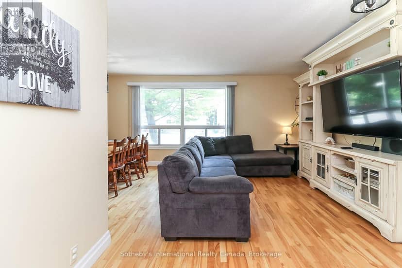 33 Parkwood Drive — photo 8 of 40