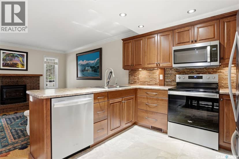 2231 McIntyre STREET — photo 11 of 40
