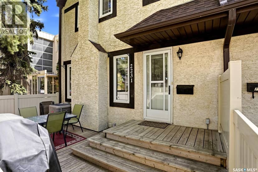 2231 McIntyre STREET — photo 2 of 40
