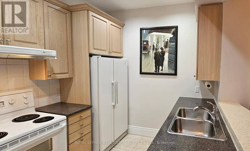 306 - 102 Bloor Street W — photo 10 of 27