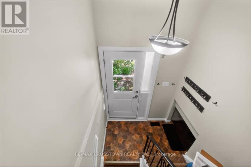 121 - 1095 Mississaga Street W — photo 3 of 34