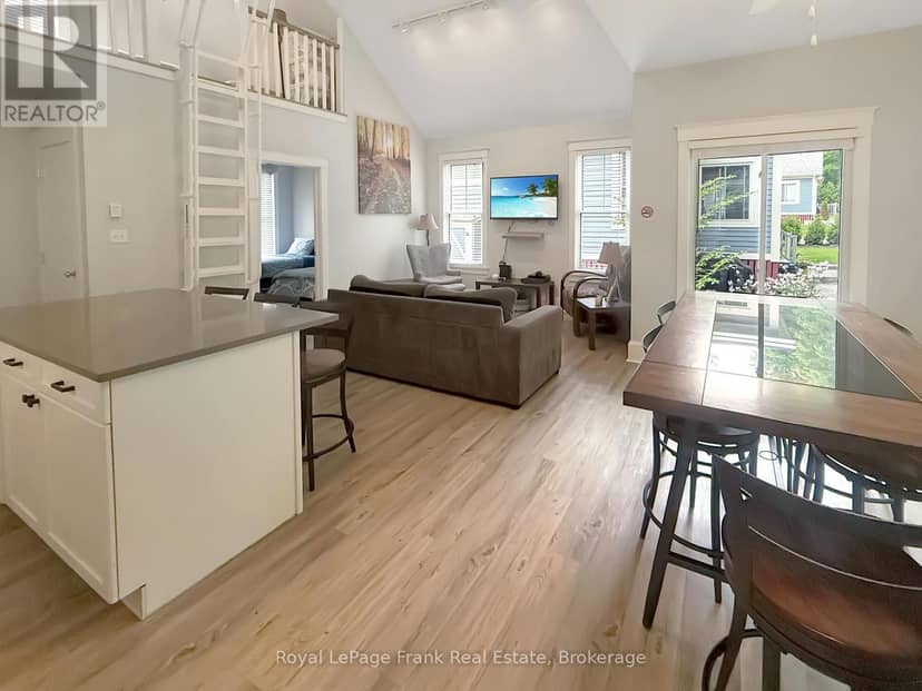 209 - 50 Hollow Lane — photo 14 of 40