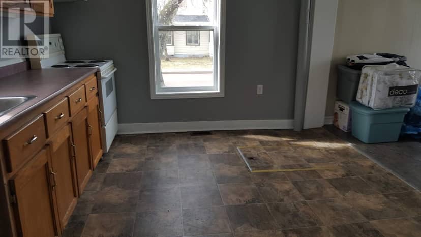 161 Hanover Street — photo 3 of 9