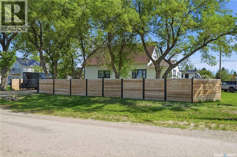 780 Railway AVENUE — photo 1 of 40