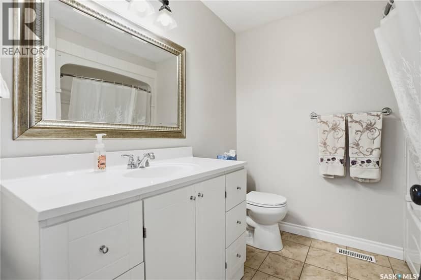 A-B 141 Queen STREET — photo 20 of 40