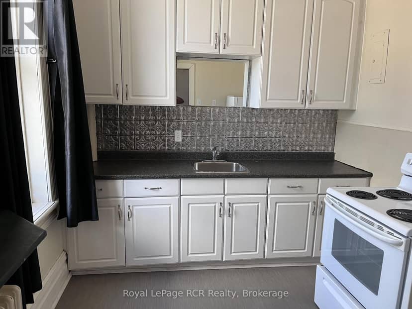105 Garafraxa Street S — photo 21 of 29