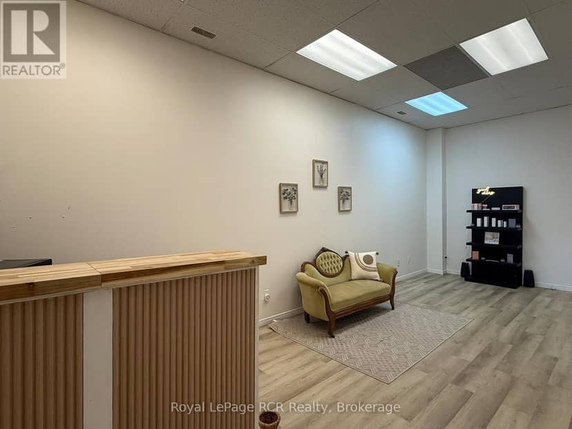 105 Garafraxa Street S — photo 7 of 29