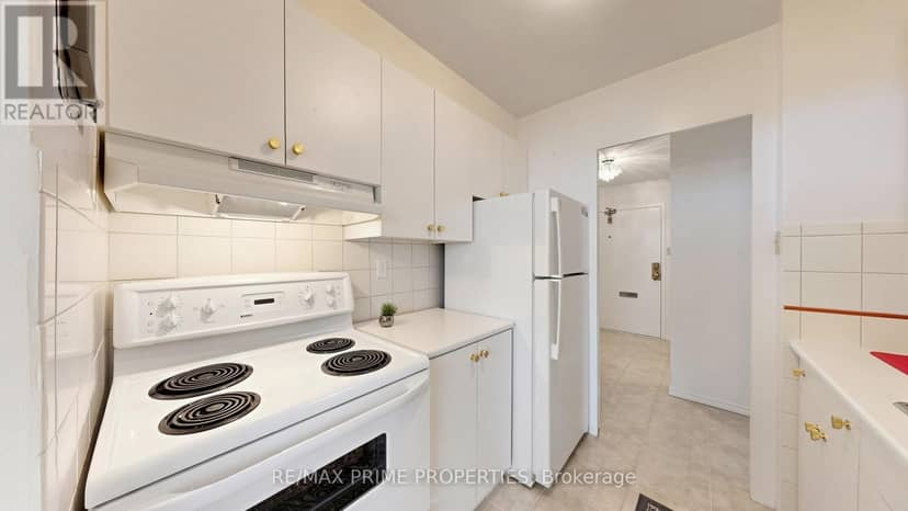 1404 - 1455 Lawrence Avenue W — photo 17 of 33