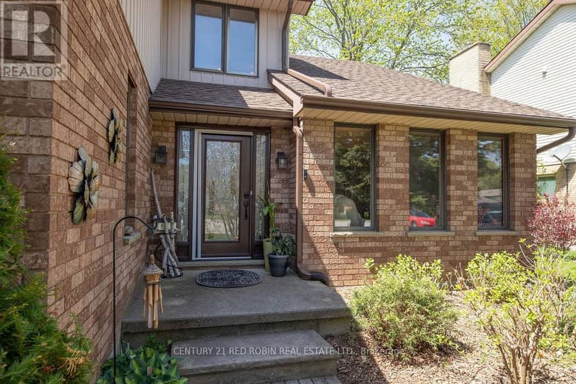 110 Roe Street, Southwest Middlesex, photo 2