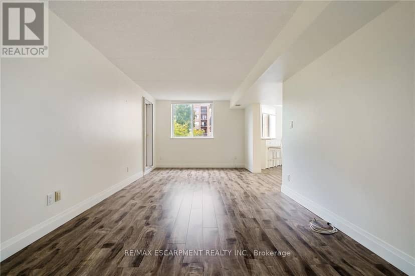 211 - 3499 Upper Middle Road — photo 10 of 40