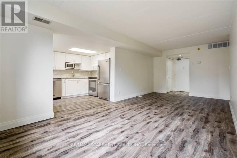 211 - 3499 Upper Middle Road — photo 12 of 40