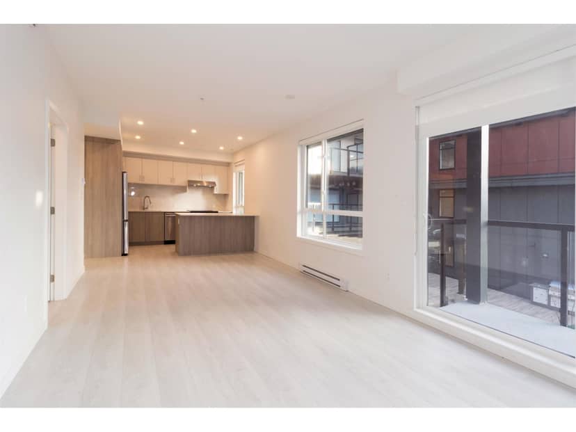 201 13838 108 AVENUE, Surrey, photo 2