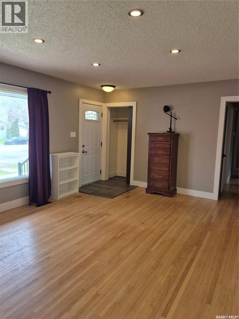 4515 Sherwood DRIVE — photo 5 of 35