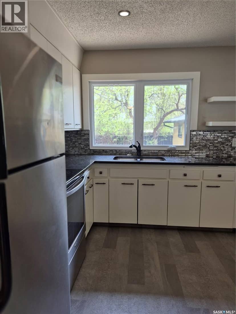 4515 Sherwood DRIVE — photo 8 of 35