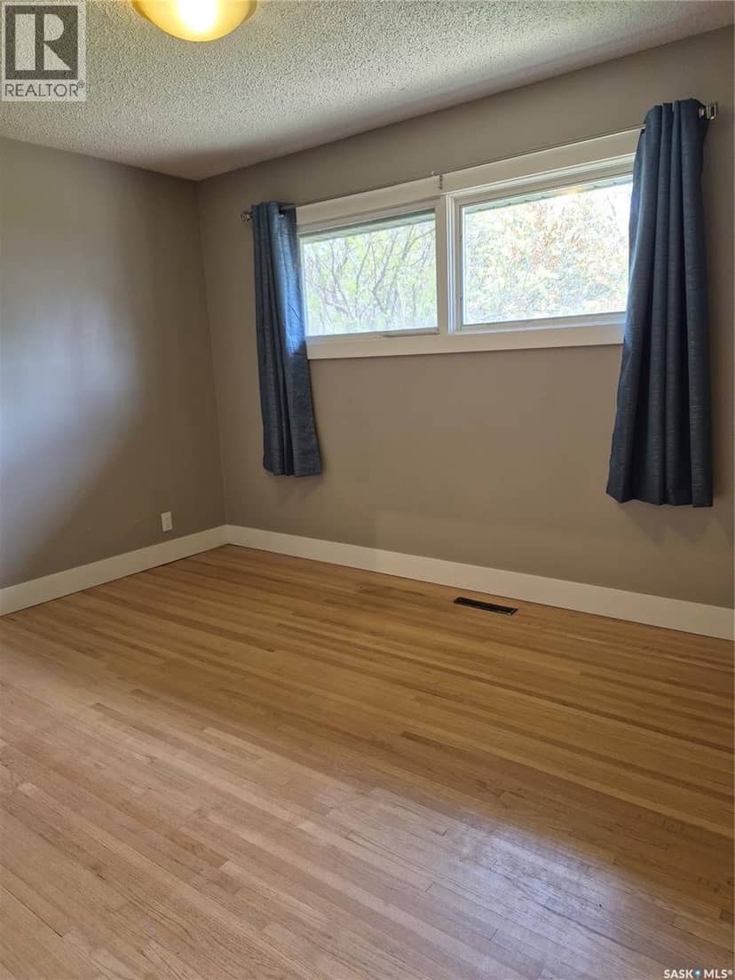 4515 Sherwood DRIVE — photo 17 of 35