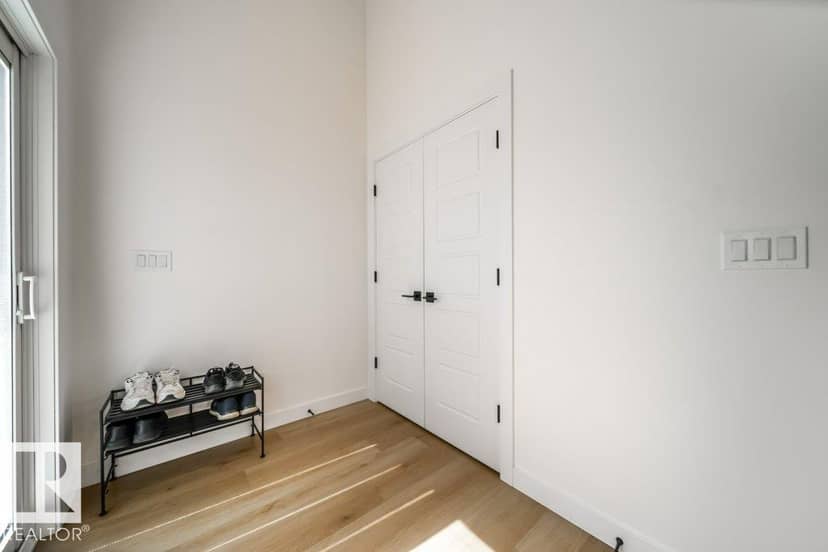 11303 111 AV NW — photo 31 of 40