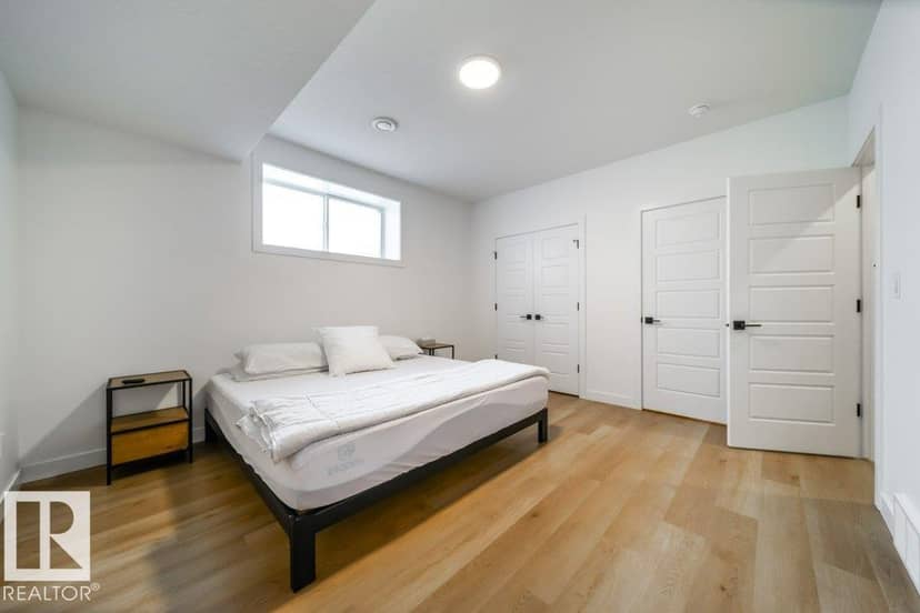 11303 111 AV NW — photo 37 of 40