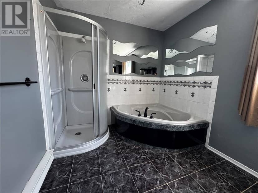 14 Lynne Court — photo 10 of 13