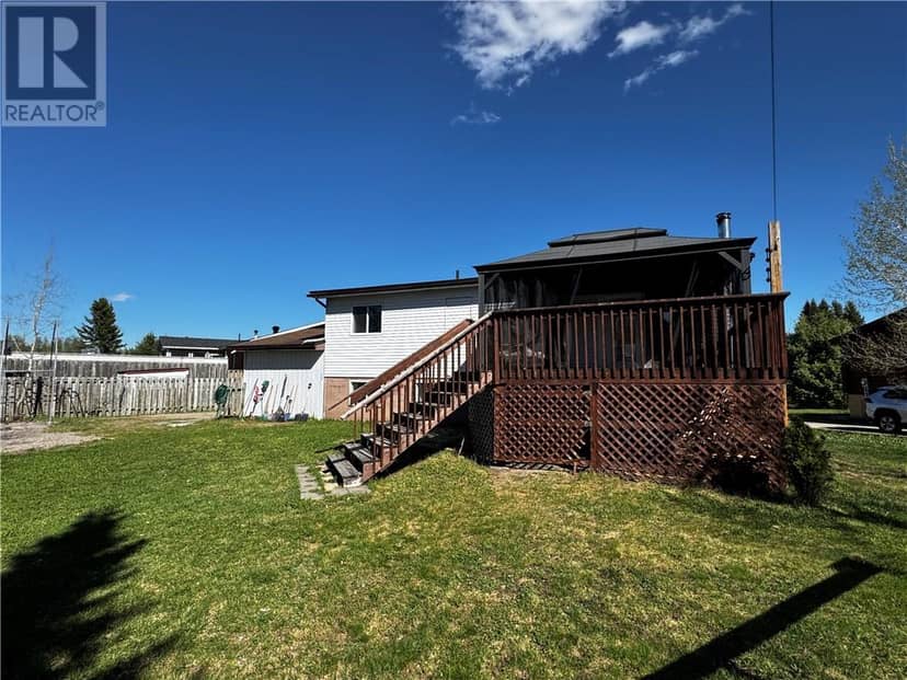 14 Lynne Court — photo 3 of 13