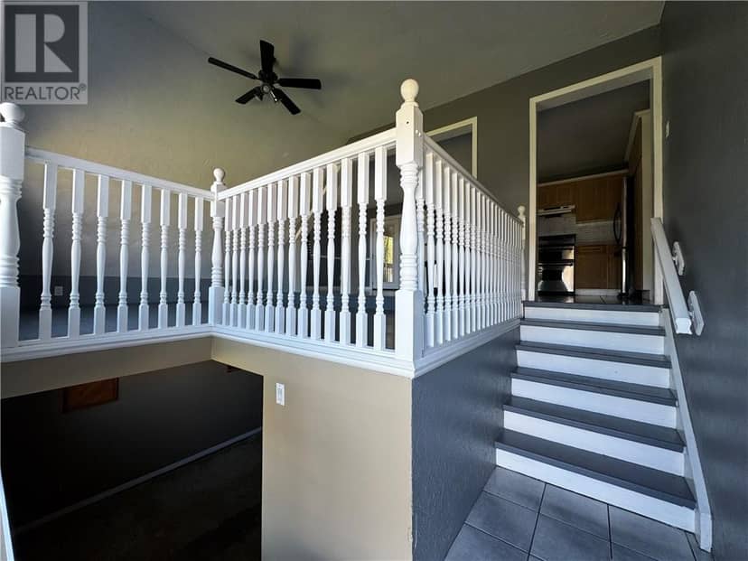 14 Lynne Court — photo 4 of 13