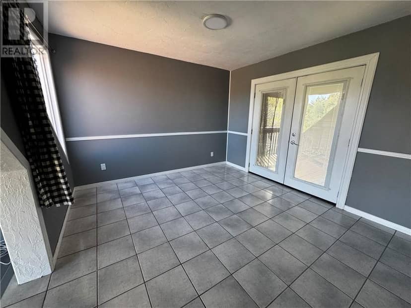 14 Lynne Court — photo 5 of 13