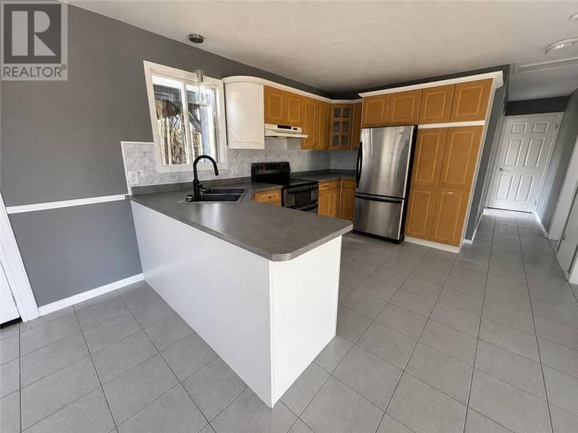 14 Lynne Court — photo 6 of 13