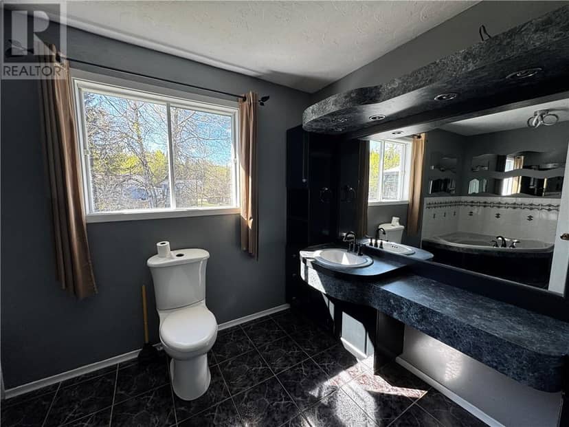 14 Lynne Court — photo 9 of 13