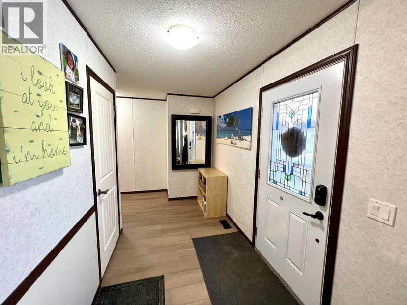 5506 PINE CRESCENT, Fort Nelson, photo 2