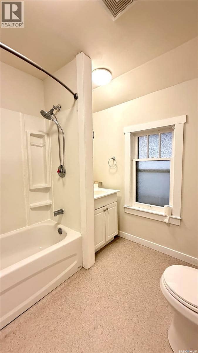 3312 Victoria AVENUE — photo 25 of 40