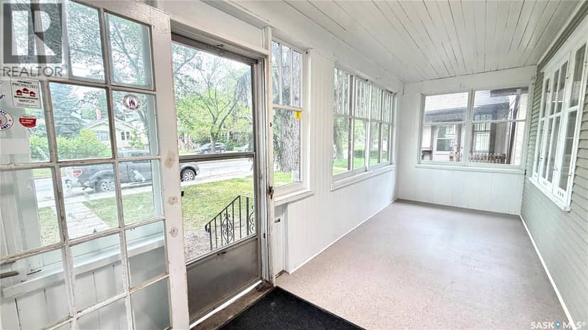 3312 Victoria AVENUE — photo 5 of 40