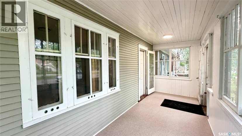 3312 Victoria AVENUE — photo 7 of 40