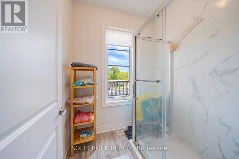 9376 Bayview Avenue — photo 20 of 39