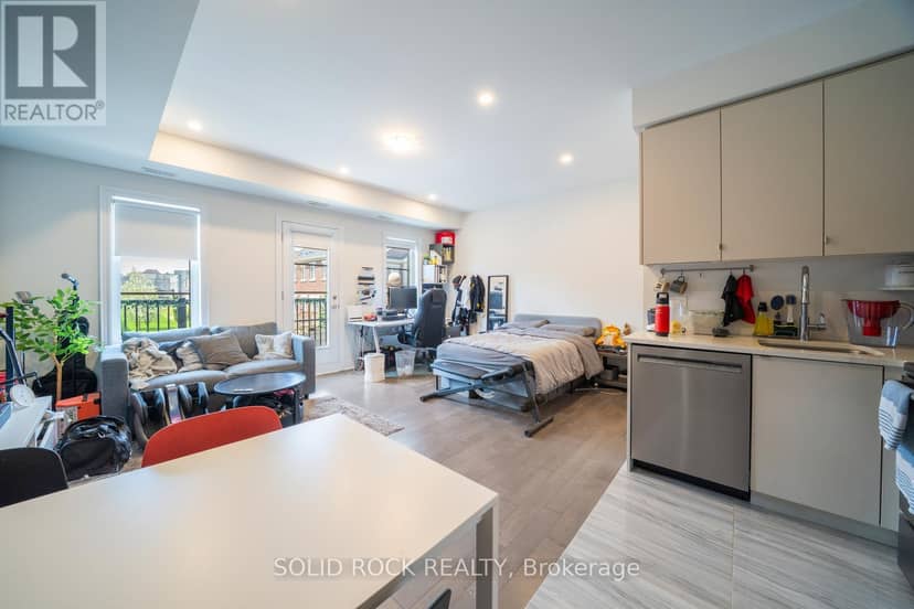 9376 Bayview Avenue — photo 25 of 39