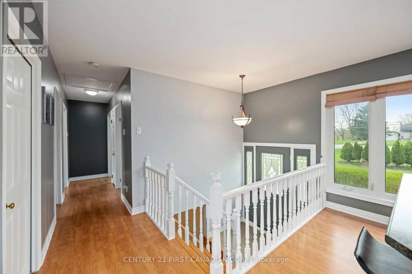 2720 Catherine Street — photo 5 of 39