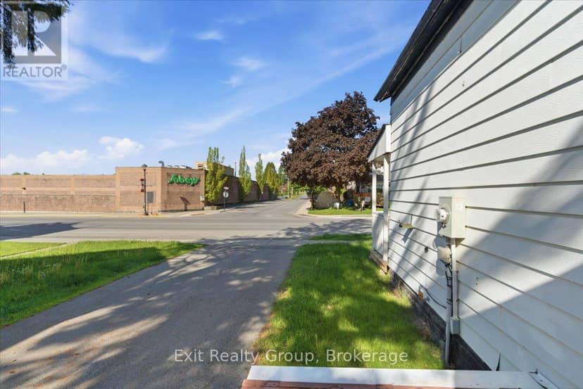 27 Young Street — photo 4 of 28