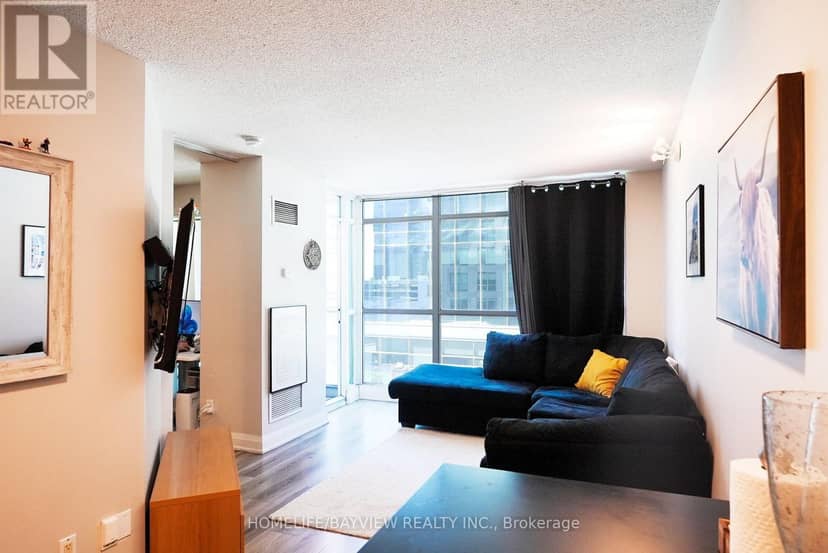 915 - 18 Yonge Street — photo 17 of 33