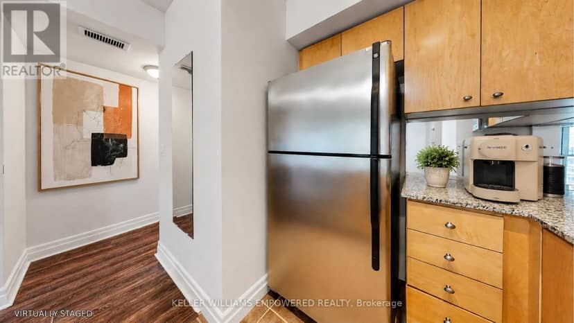 311 - 8 Scollard Street — photo 16 of 40