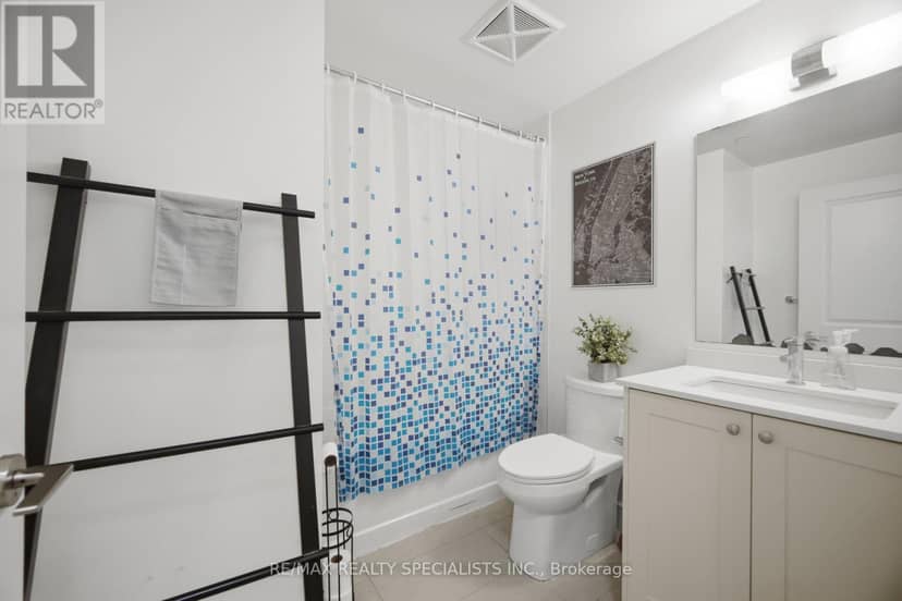 405 - 1050 Main Street E — photo 17 of 31