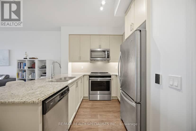 405 - 1050 Main Street E — photo 8 of 31