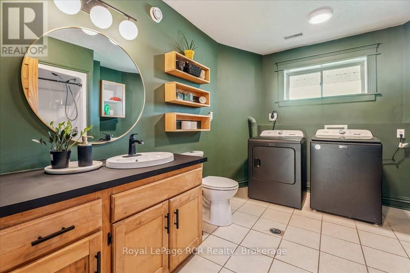 350281 Concession A — photo 14 of 40