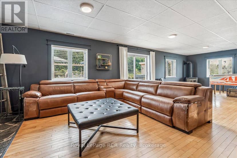 350281 Concession A — photo 7 of 40