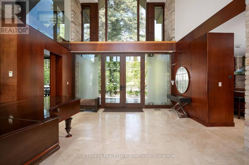 1510 Pinetree Crescent — photo 4 of 40