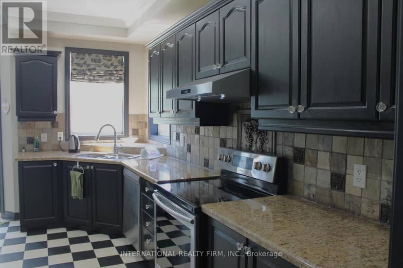 412 Wright Crescent — photo 9 of 18