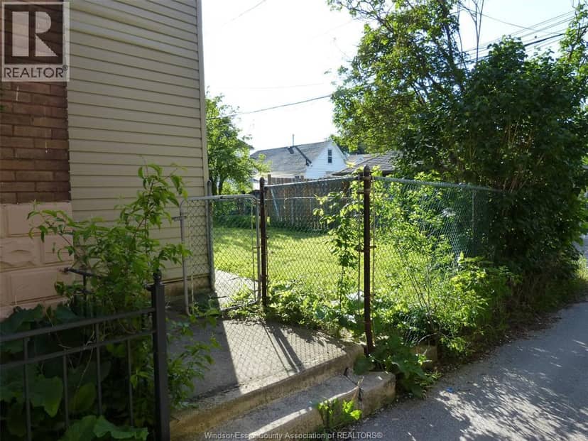 1140 GILES BOULEVARD East — photo 3 of 5