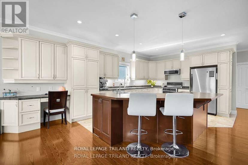 7119 Clayton Walk — photo 10 of 40