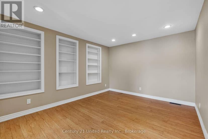 825 Southview Drive — photo 10 of 40