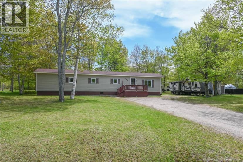 258 du Bocage Street, Saint-Léolin
