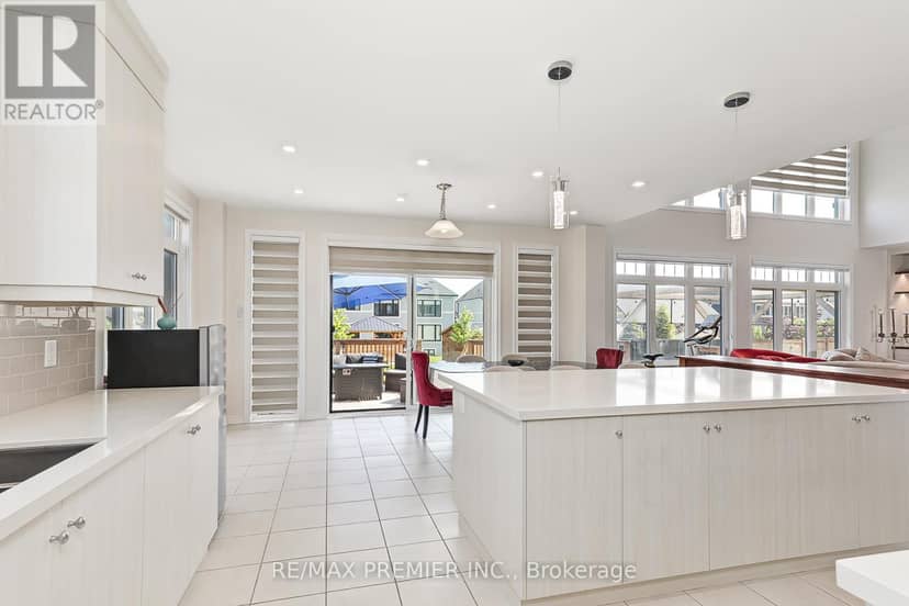 100 Stillwater Crescent — photo 10 of 26
