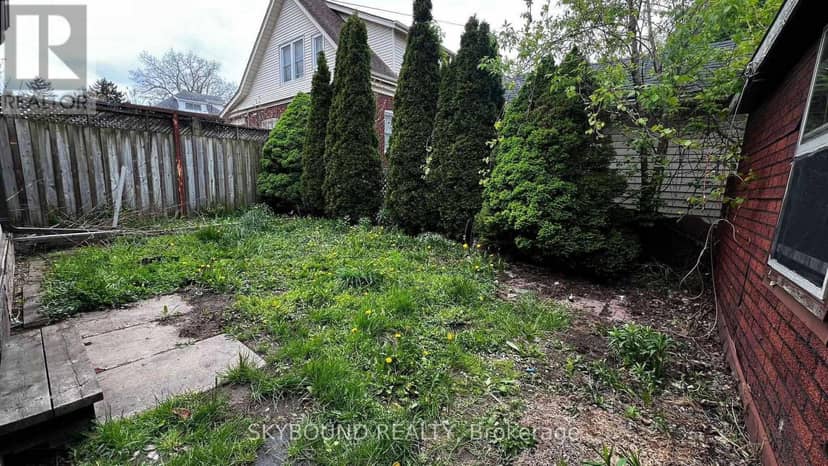 5113 St Lawrence Avenue — photo 6 of 32